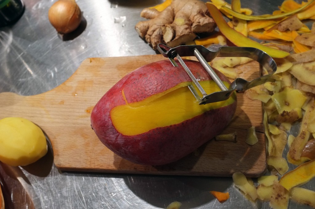peeling_mango